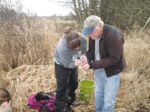 Mike & Valerie tagging fish_web